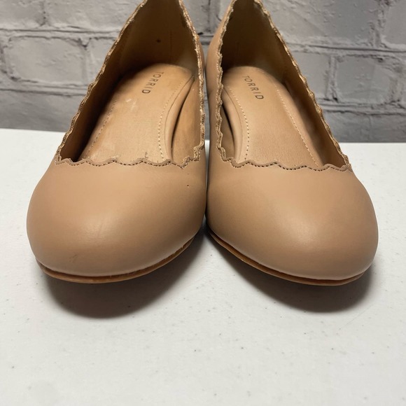 Torrid Nude Scallop Block Heel Size 7W - Picture 3 of 9